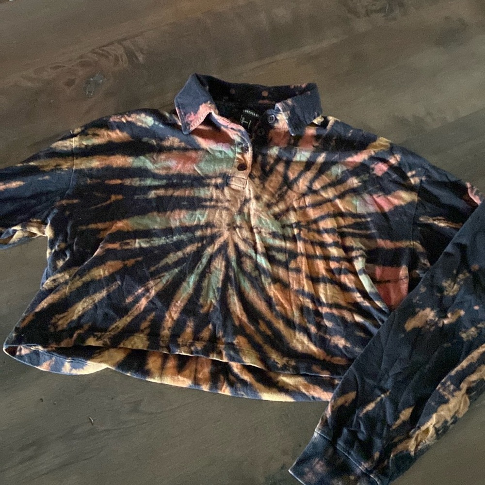 Forever 21 long sleeve tie-dye crop top